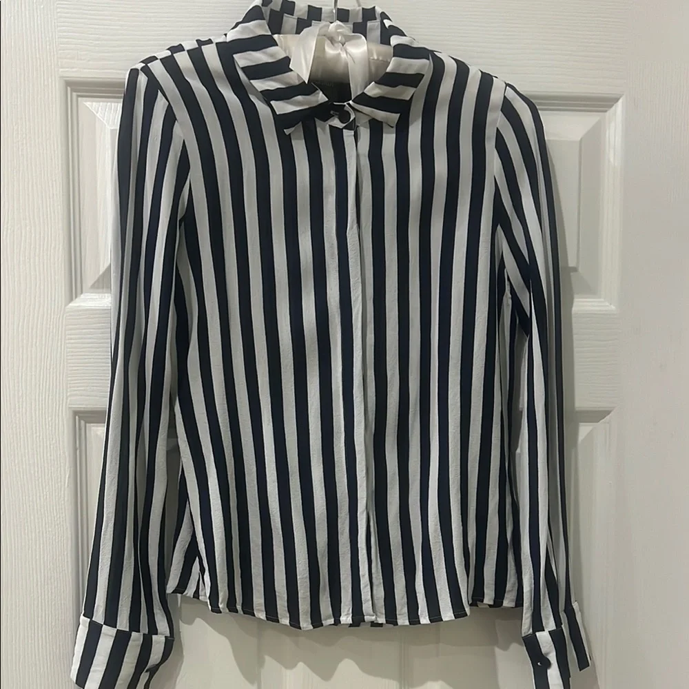 Reformation Blue and White Striped Women's Top
Size small - Picture 3 of 8
